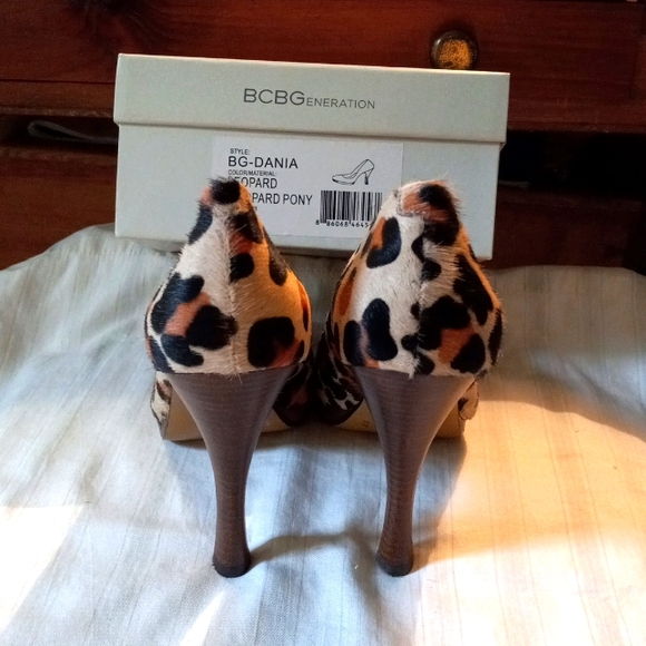 BCBG Generation BG-Dania LEOPARD HAIR CALF PUMPS SIZE 9 MINT CONDITION - Picture 2 of 6